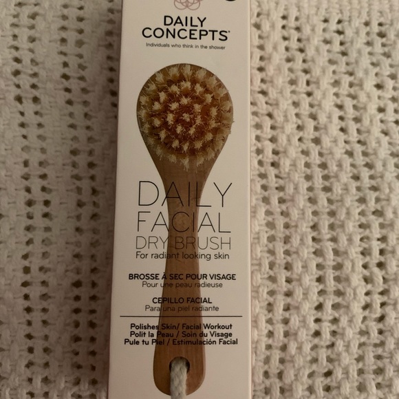 Facial Dry Brush- Daily Concepts- New - Picture 1 of 4